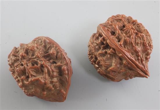 Two Chinese carved walnuts, early 20th century, 5cm